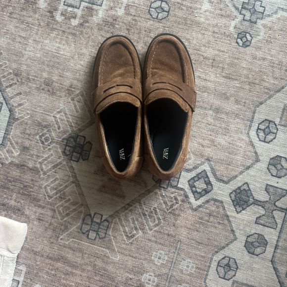 Zara Women's Tan Loafers - Picture 6 of 6